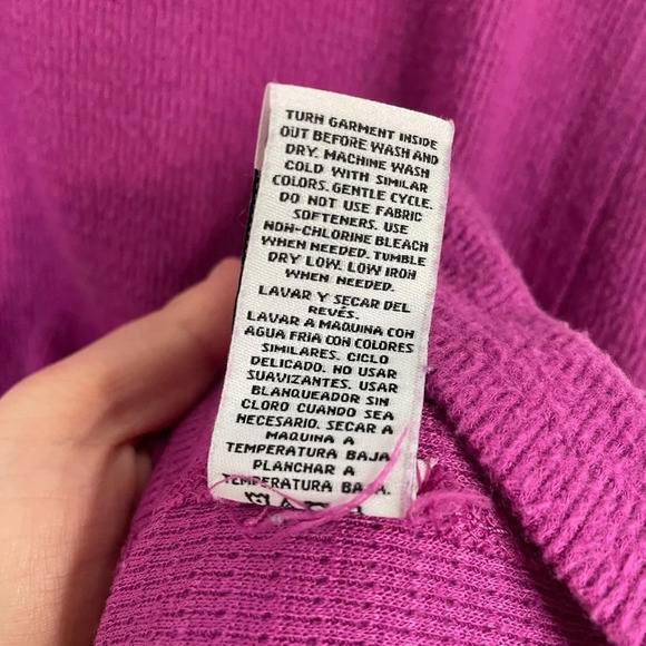 Wildfox Women’s Haley Brushed V-Neck Knit Sweater in Elderberry Pink Size M - Picture 11 of 11